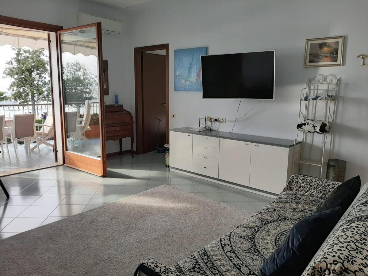 Apartments Rainer - Front Lake Bardolino Bagian luar foto