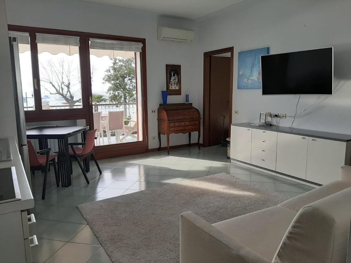 Apartments Rainer - Front Lake Bardolino Bagian luar foto