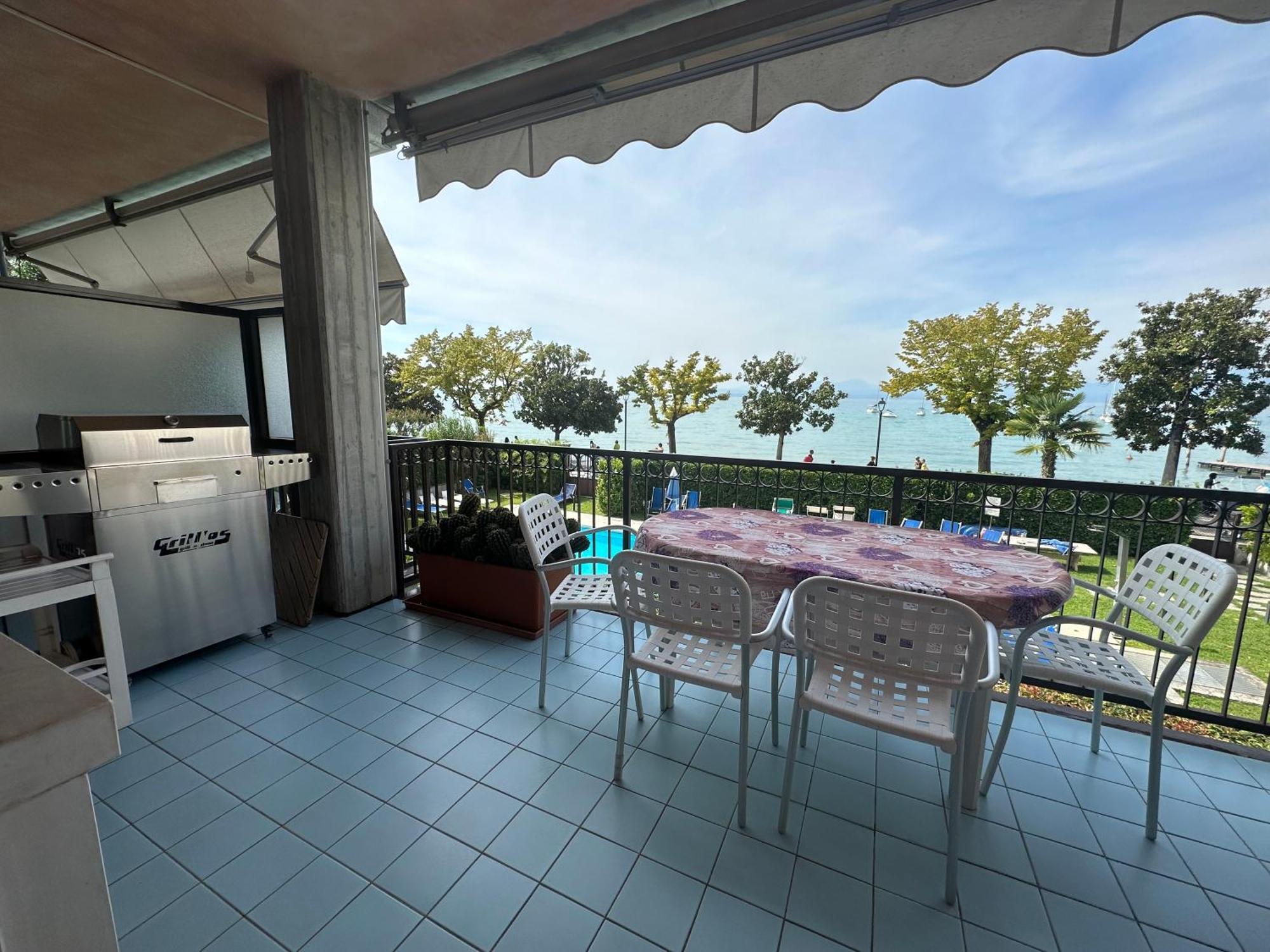 Apartments Rainer - Front Lake Bardolino Bagian luar foto