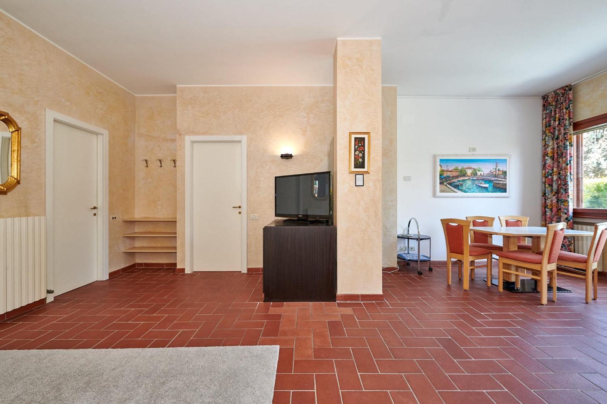 Apartments Rainer - Front Lake Bardolino Bagian luar foto