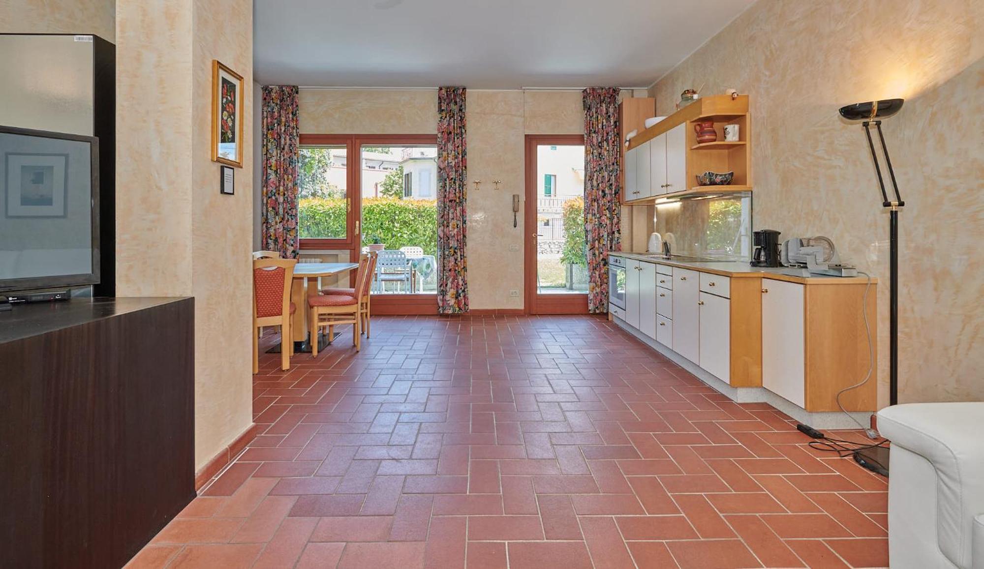 Apartments Rainer - Front Lake Bardolino Bagian luar foto