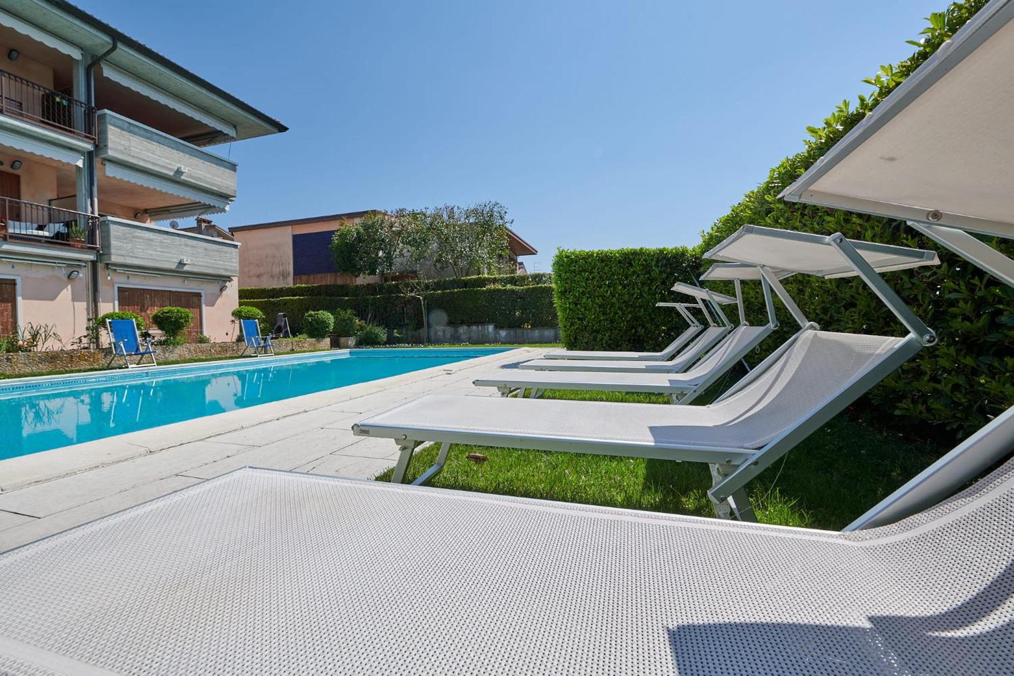 Apartments Rainer - Front Lake Bardolino Bagian luar foto