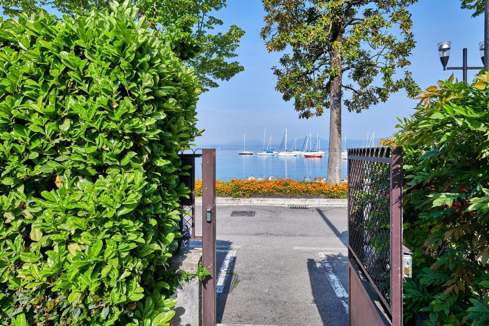 Apartments Rainer - Front Lake Bardolino Bagian luar foto