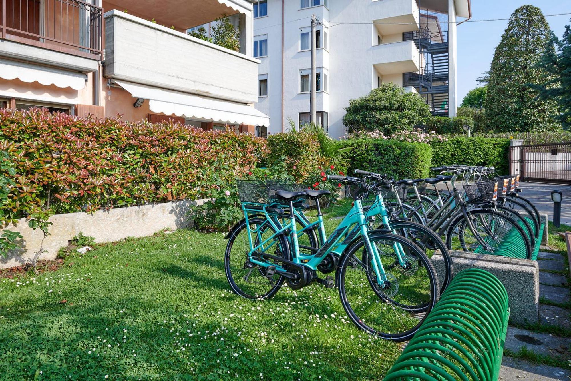 Apartments Rainer - Front Lake Bardolino Bagian luar foto